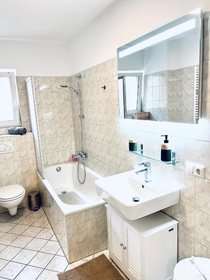 Modernes 3 Zimmer Apartment - Luise- Mit Wlan, Balkon Und Smart-Tv In City-Nahe! Erfurt Buitenkant foto
